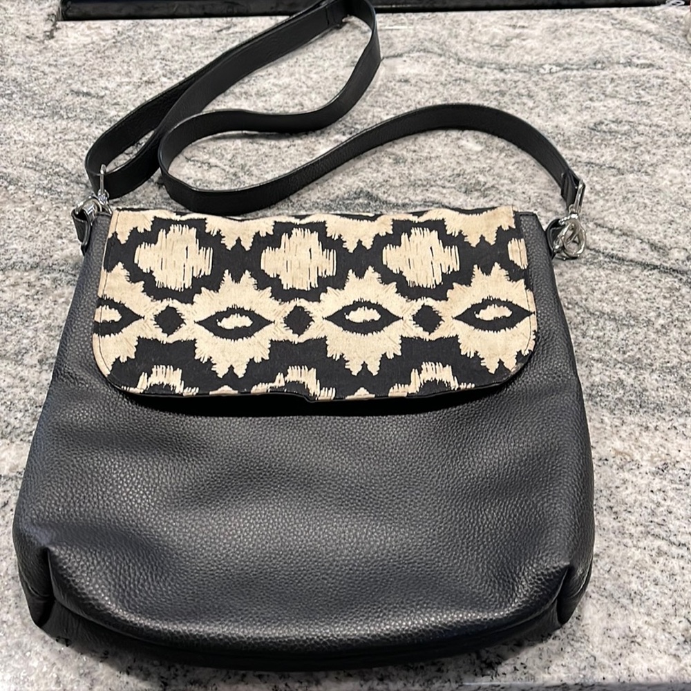 Thirty One crossbody leather-look with zip-on flap, some discoloration of lining